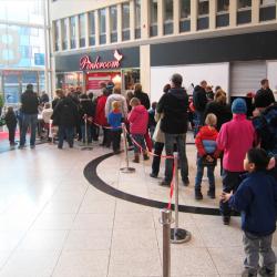 Julskyltning av LEGO skapade köer i Skärholmens Centrum