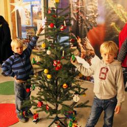 Klä granen i LEGO jul event – Huddinge Centrum