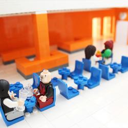 Jäfälla simhalls cafë visualiceras i legomodell